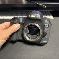 Canon 5D Mark III con 6 batterie