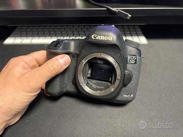 Canon 5D Mark III con 6 batterie