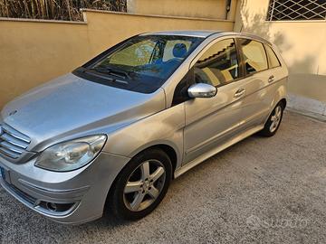 MERCEDES-BENZ B180 (2007)