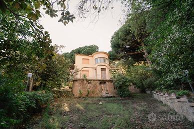 Cz Sant'Elia, splendida villa immersa nel verde