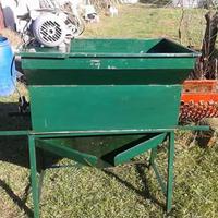 PIGIADIRASPATRICE MACINA UVA CON MOTORE