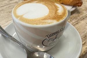 Bar appena ristrutturato, centrale