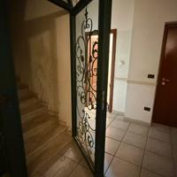 Porta in ferro con vetro anti sfondamento