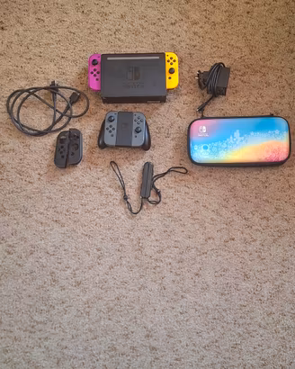 Nintendo Switch V1 Configurata + MicroSD 128GB