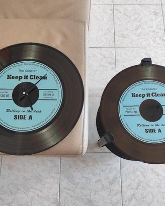 tavolino e orologio in vetro stile vinile