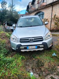si vende Toyota RAV4 anno 2006. a 5.800 €