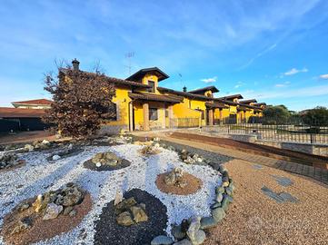 VILLA A SCHIERA D'ANGOLO A TORRAZZA PIEMONTE