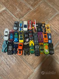 23 macchine hotwheels + lotto 5 batmobile Batman