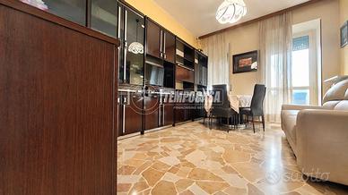 Ampio trilocale con doppio balcone, box e cantina
