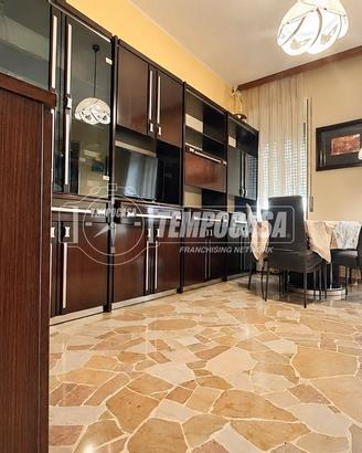 Ampio trilocale con doppio balcone, box e cantina