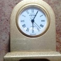 piccolo orologio da tavolo