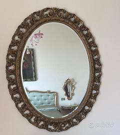 Specchio con cornice in legno e gesso