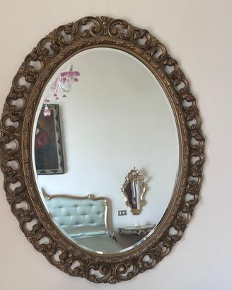 Specchio con cornice in legno e gesso
