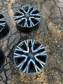 Set cerchi in legada 17 nero lucidi lavorato