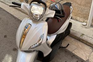 Beverly 300