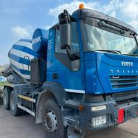 Autobetoniera Iveco Trakker 440 3 assi