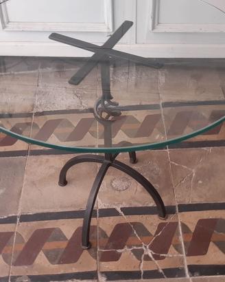 Coppia di comodini in ferro battuto e vetro