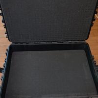 Valigia rigida impermeabile con interni in schiuma