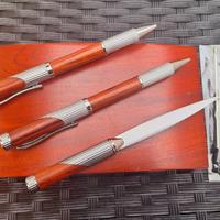 Elegante set da scrittura in astuccio in legno 