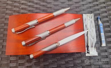 Elegante set da scrittura in astuccio in legno 