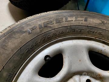 Pirelli scorpion M+S 265/70/16  con cerchio 