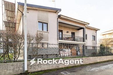 Villa di 300 m² con 5 locali e box auto a Sartiran