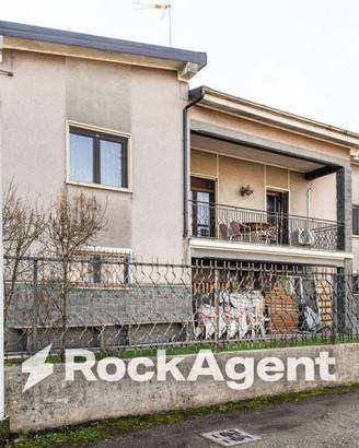 Villa di 300 m² con 5 locali e box auto a Sartiran