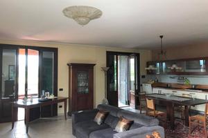 Villa di 360 m² con più di 5 locali e box auto dop