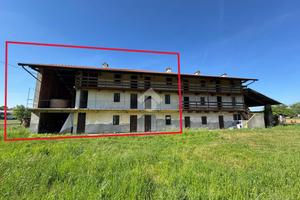 CASA SEMINDIPENDENTE A OLEGGIO