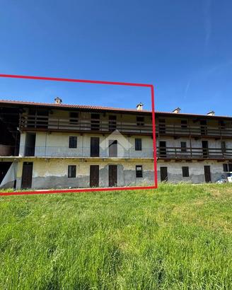 CASA SEMINDIPENDENTE A OLEGGIO