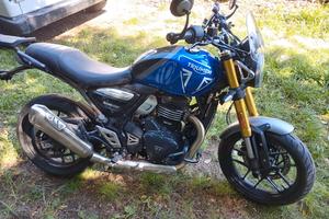 Triumph 400 street incidentata 