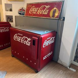Ghiacciaia coca cola americana conservata