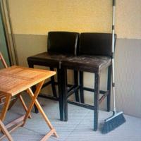 Hochtisch und 4 Lederstühle massiv Buchenholz sehr