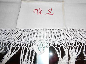 Asciugamano antico in cotone con frange e ricamo