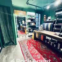 Splendido negozio di abbigliamento uomo nel centro