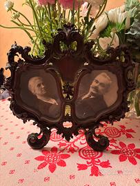 Antico porta fotografie in legno intagliato