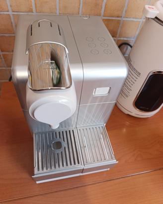 Macchina caffè Nespresso lattissima touch de longh