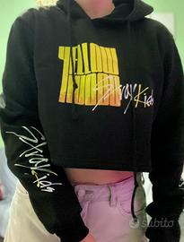 Felpa con orecchie stray kids