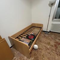 Letto singolo in legno com cassettiera