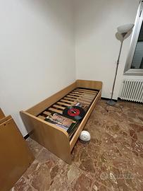 Letto singolo in legno com cassettiera
