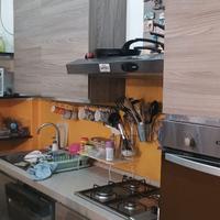 Cucina attrezzata con elettrodomestici