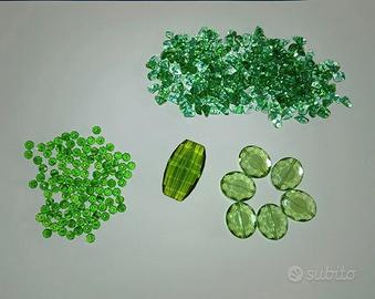 Lotto elementi in vetro verde per bijoux