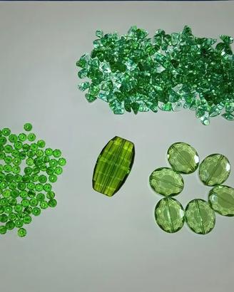 Lotto elementi in vetro verde per bijoux