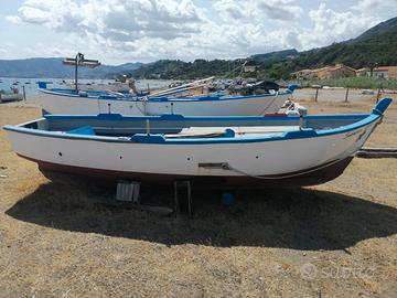 Barca da pesca in vetroresina