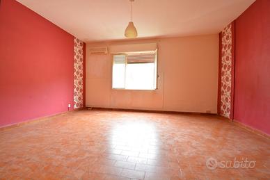 Via Pietro Castelli - Tre vani con terrazzo