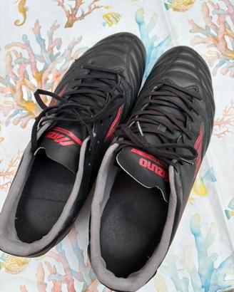 Scarpe da calcio Mizuno rosso e nera