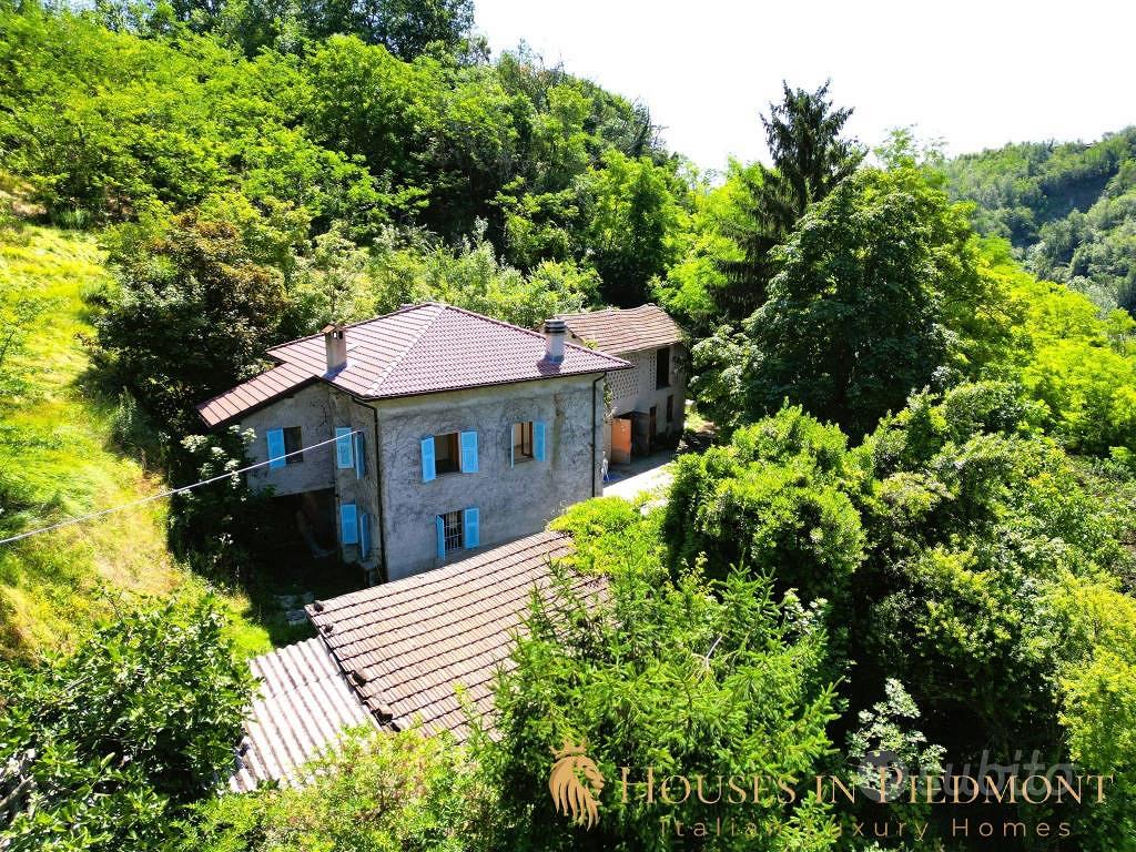 Rustico / Casale di 220 m² con più di 5 locali a R - Vista 3