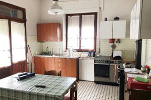 Appartamento di 250 m² con più di 5 locali e box a