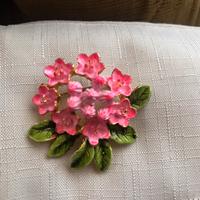 Spilla vintage motivo floreale con foglie