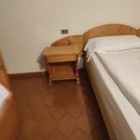 Comodino e scrivania in abete massiccio